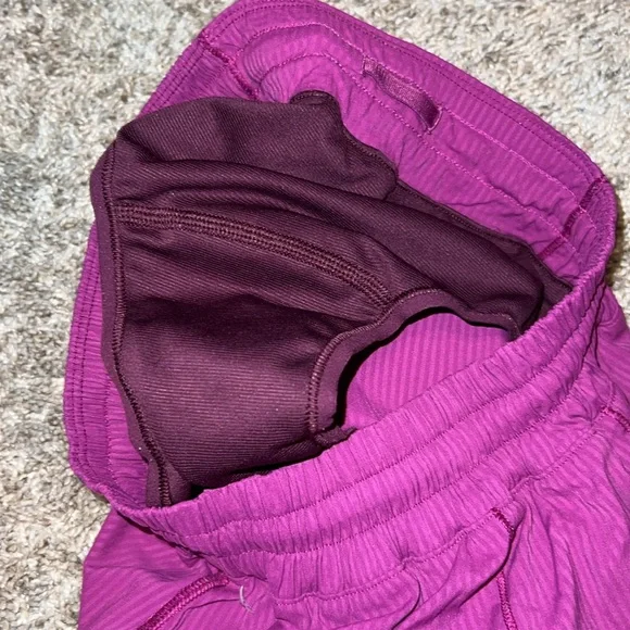 Lululemon Hotty Hot Short II *2.5 Regal Plum Size 4